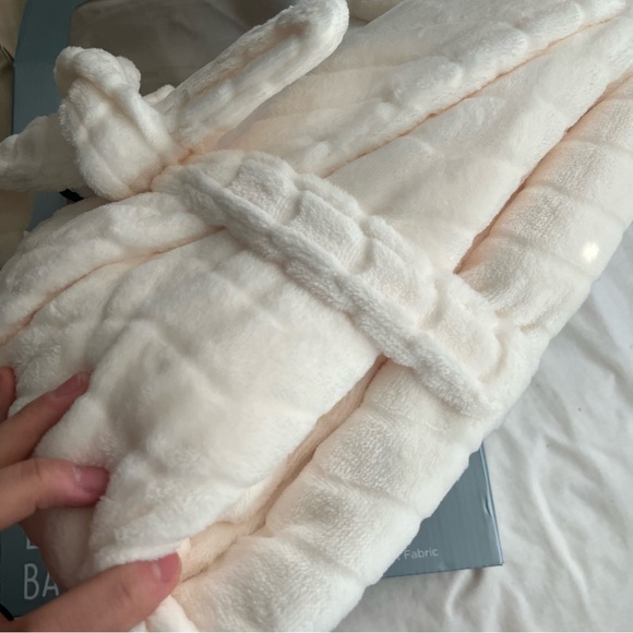 White Fluffy Robe - Picture 5 of 5